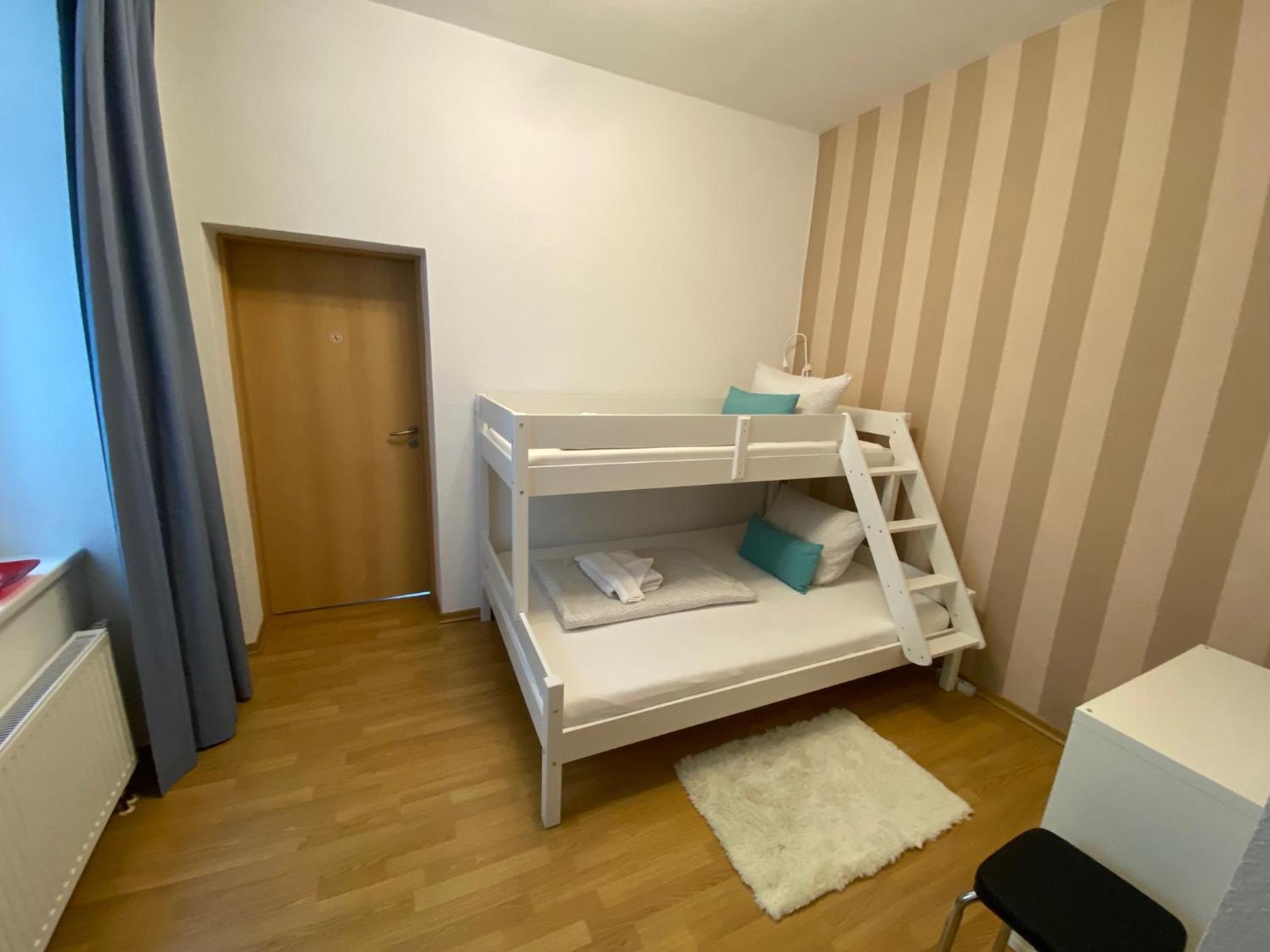 Zur Schleuse - Ferienwohnung Bis 6 Personen Mit Gem Garten Rostock Eksteriør billede
