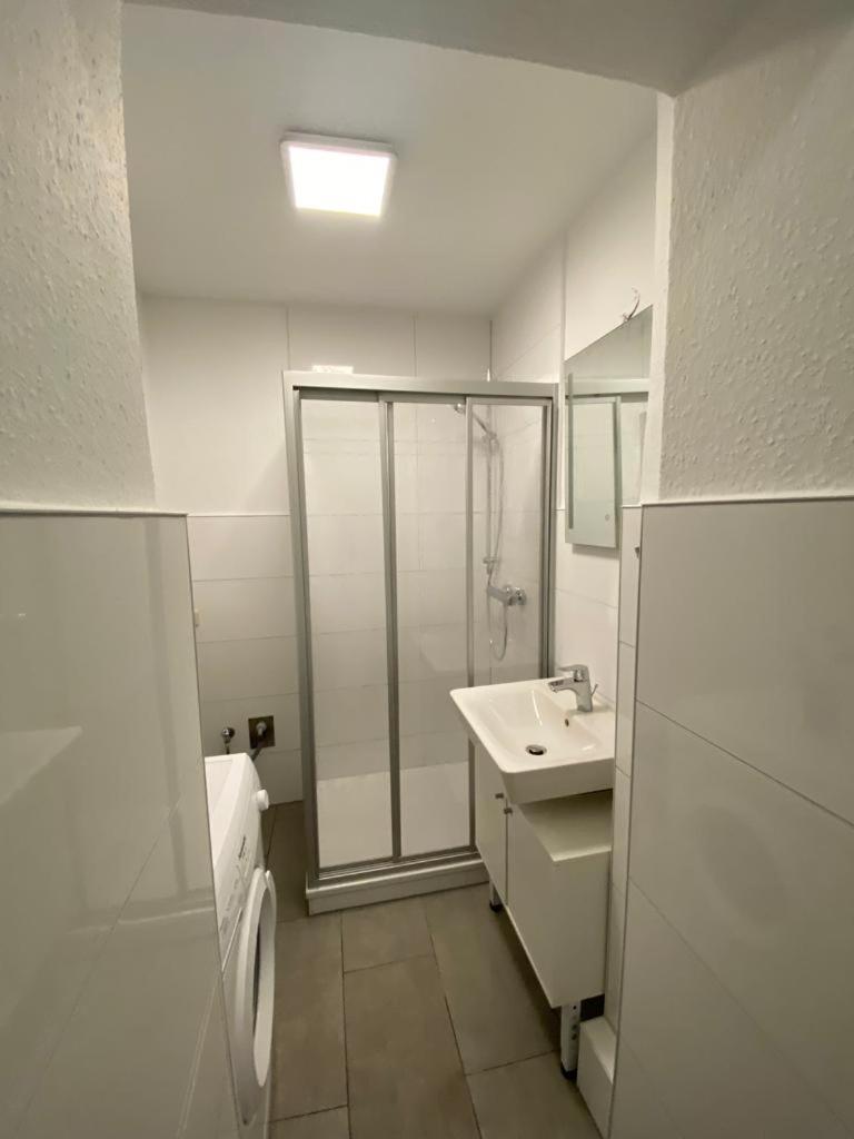 Zur Schleuse - Ferienwohnung Bis 6 Personen Mit Gem Garten Rostock Eksteriør billede