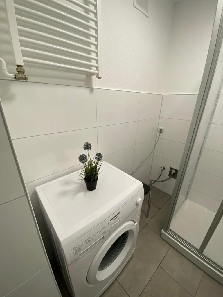 Zur Schleuse - Ferienwohnung Bis 6 Personen Mit Gem Garten Rostock Eksteriør billede