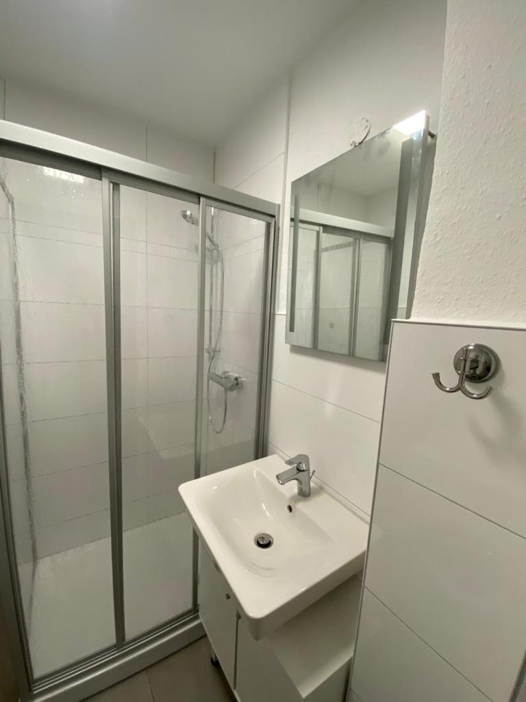 Zur Schleuse - Ferienwohnung Bis 6 Personen Mit Gem Garten Rostock Eksteriør billede